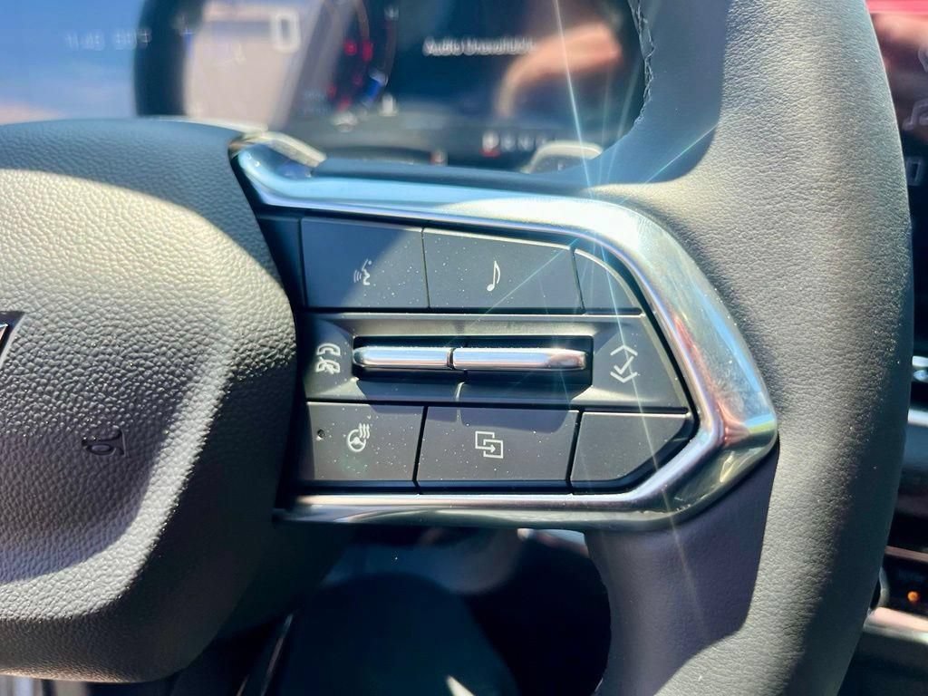 New 2026 Chevrolet Equinox LT w/ Convenience Package II AWD/4WD image 17