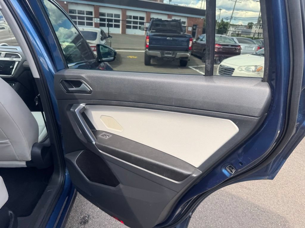 Used 2018 Volkswagen Tiguan SE w/ Panoramic Sunroof Package AWD/4WD image 21