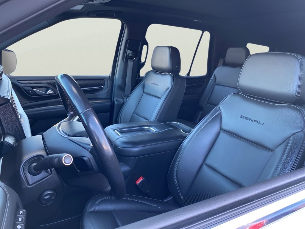 Used 2021 GMC Yukon Denali w/ Denali Premium Package image 16