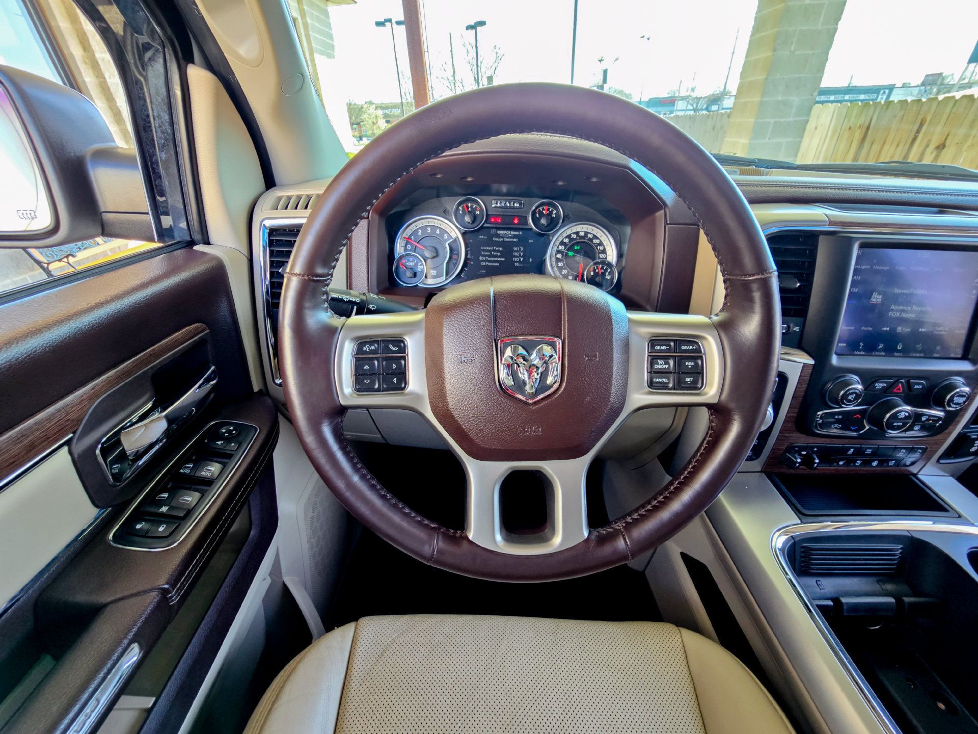 Used 2018 RAM 1500 Laramie w/ Convenience Group AWD/4WD image 18