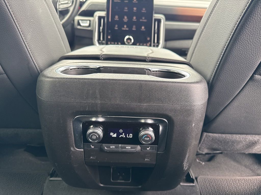 Used 2025 GMC Yukon Denali AWD/4WD image 24