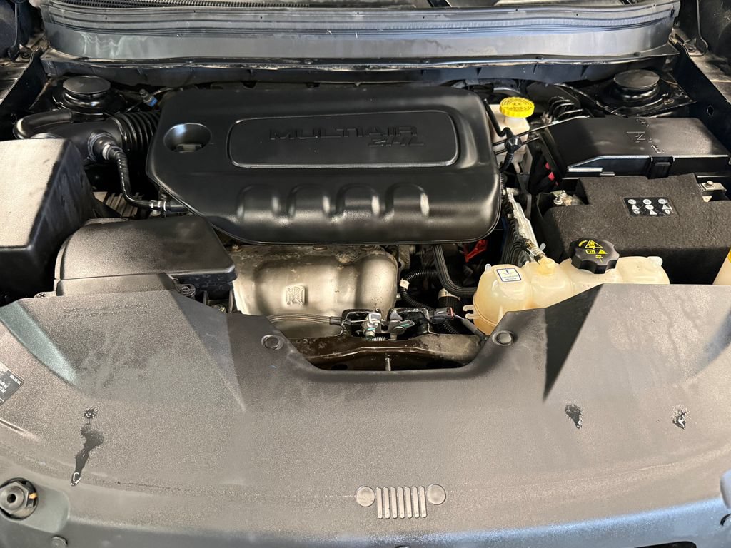 Used 2019 Jeep Cherokee Latitude Plus AWD/4WD image 25