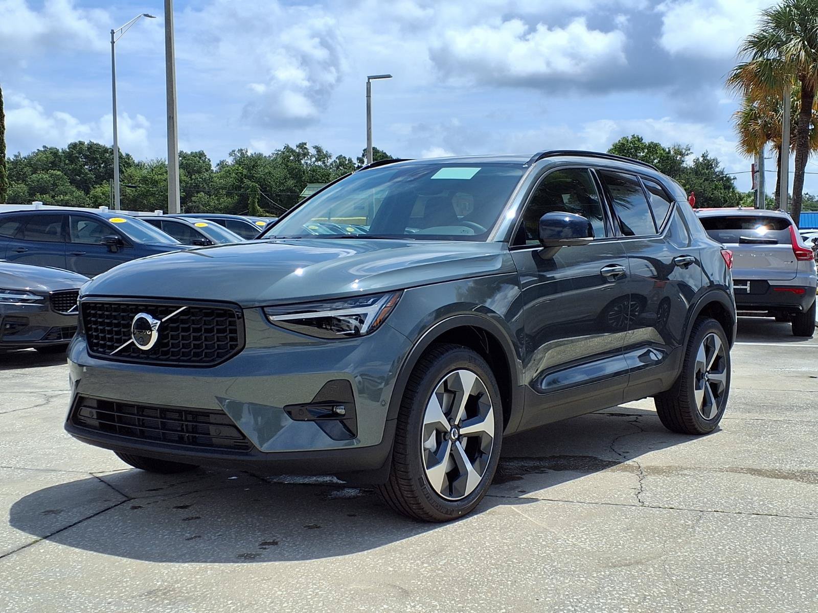 New 2026 Volvo XC40 B5 Plus w/ Climate Package AWD/4WD image 3