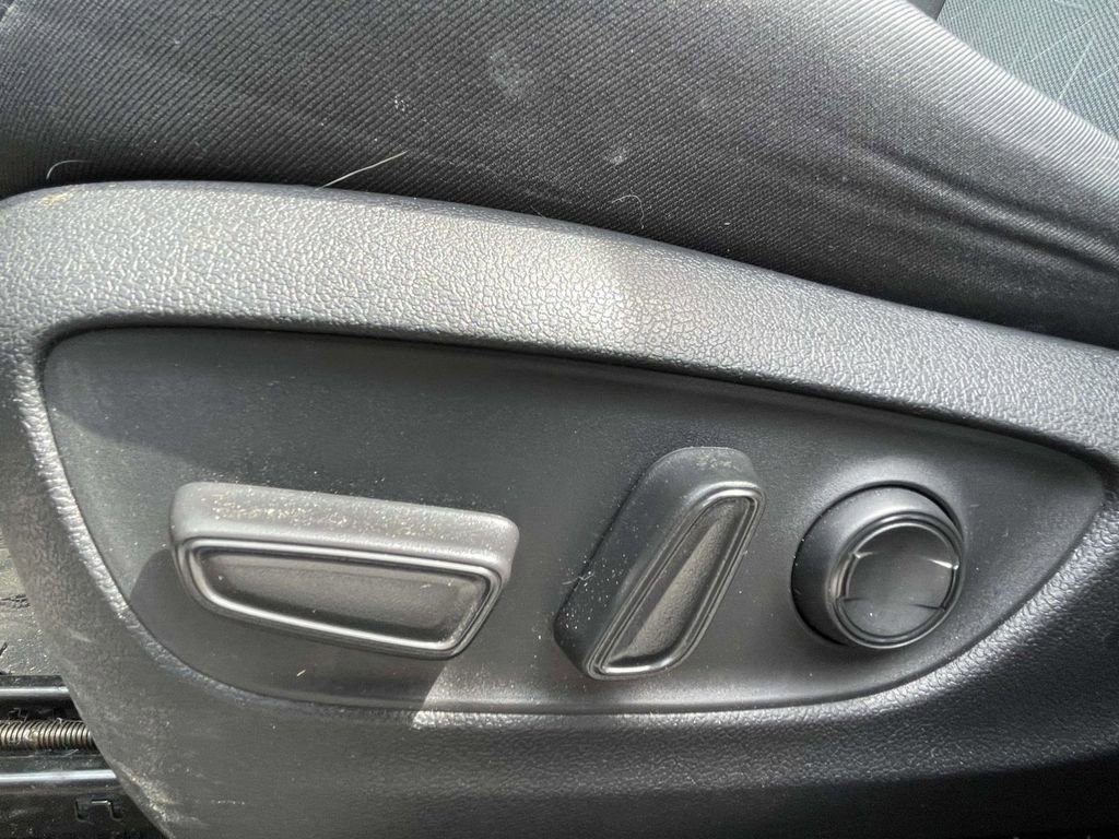 Used 2023 Toyota RAV4 AWD Hybrid image 22