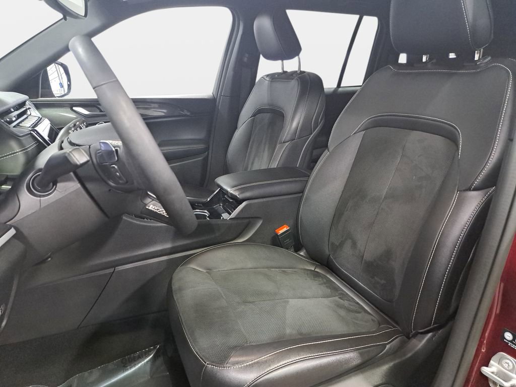 Used 2023 Jeep Grand Cherokee Altitude image 15