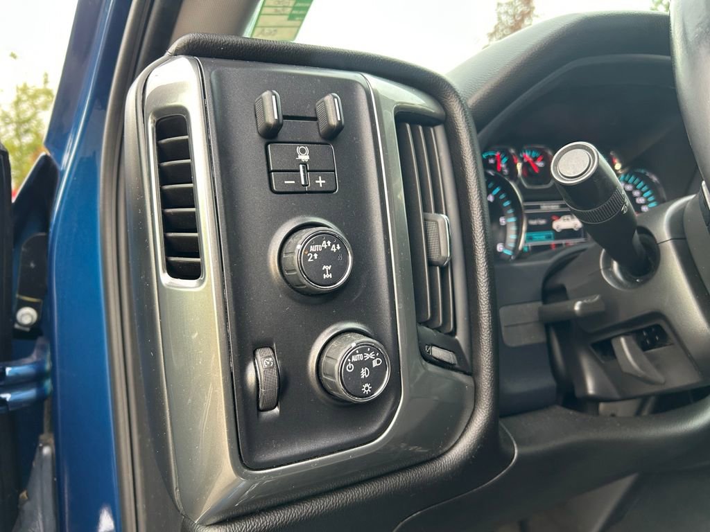 Used 2018 Chevrolet Silverado 1500 LT w/ All Star Edition image 21