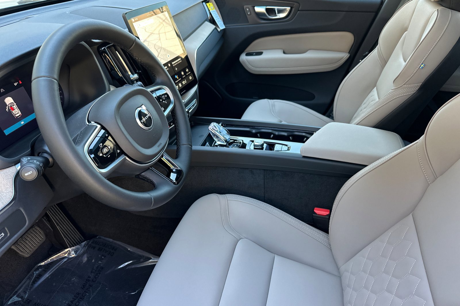 New 2026 Volvo XC60 B5 Plus w/ Climate Package image 8