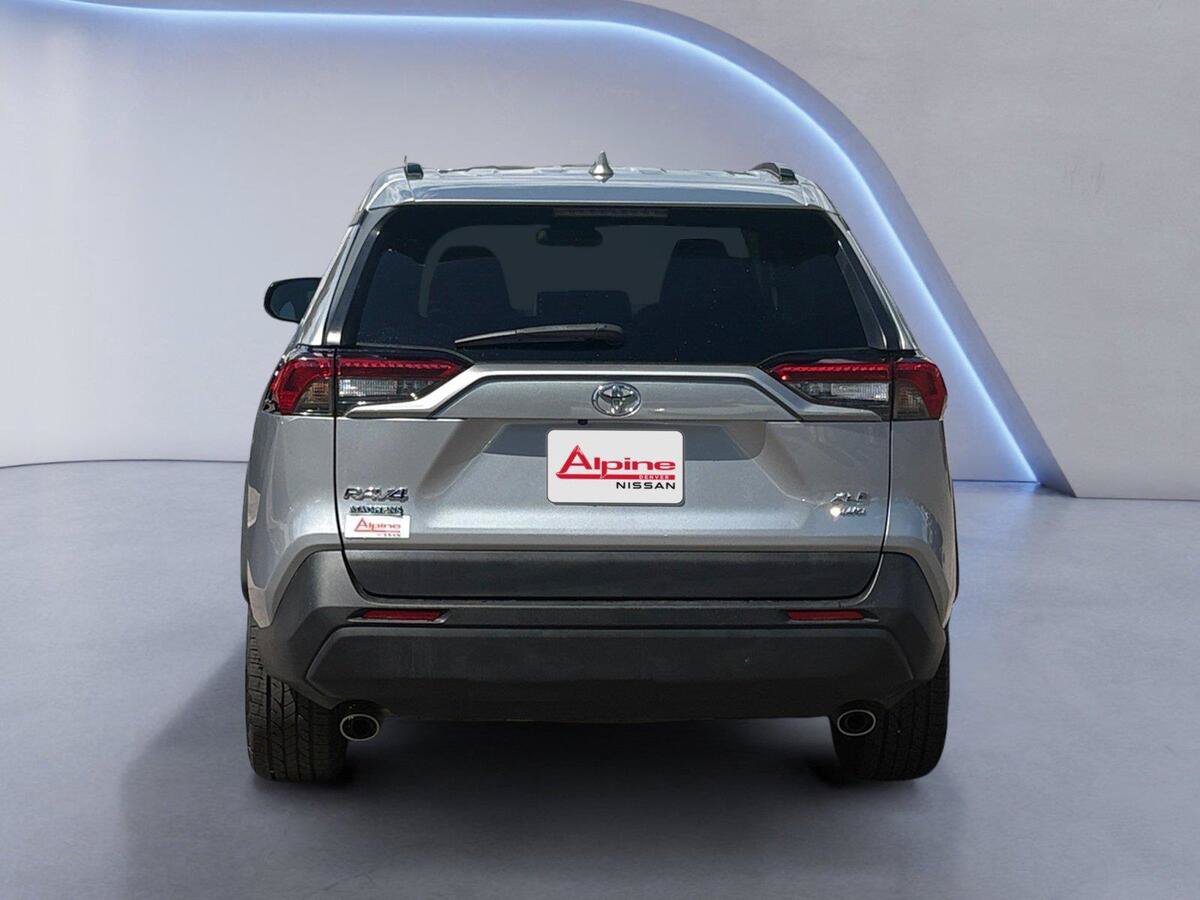 Used 2022 Toyota RAV4 XLE Premium AWD/4WD image 4