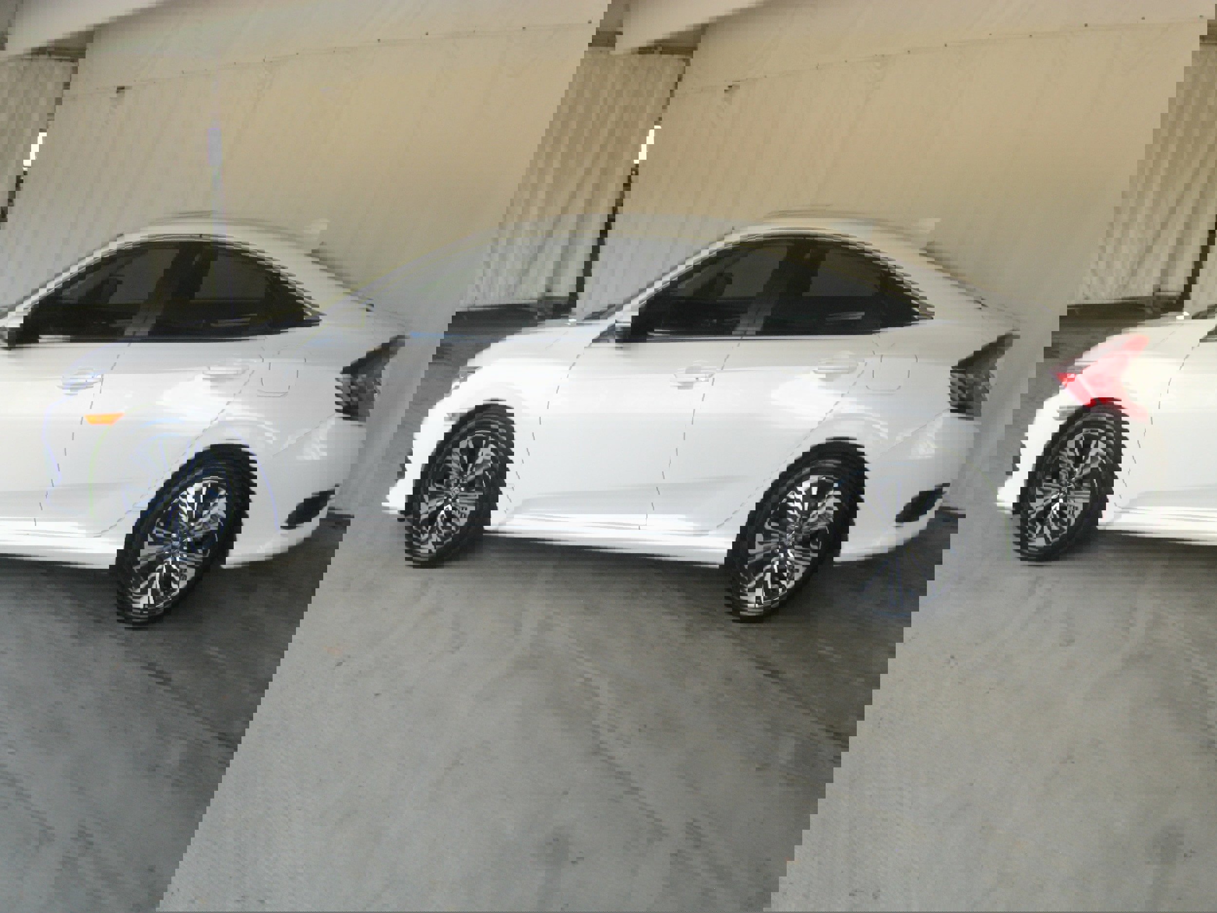 Used 2018 Honda Civic EX-L image 23