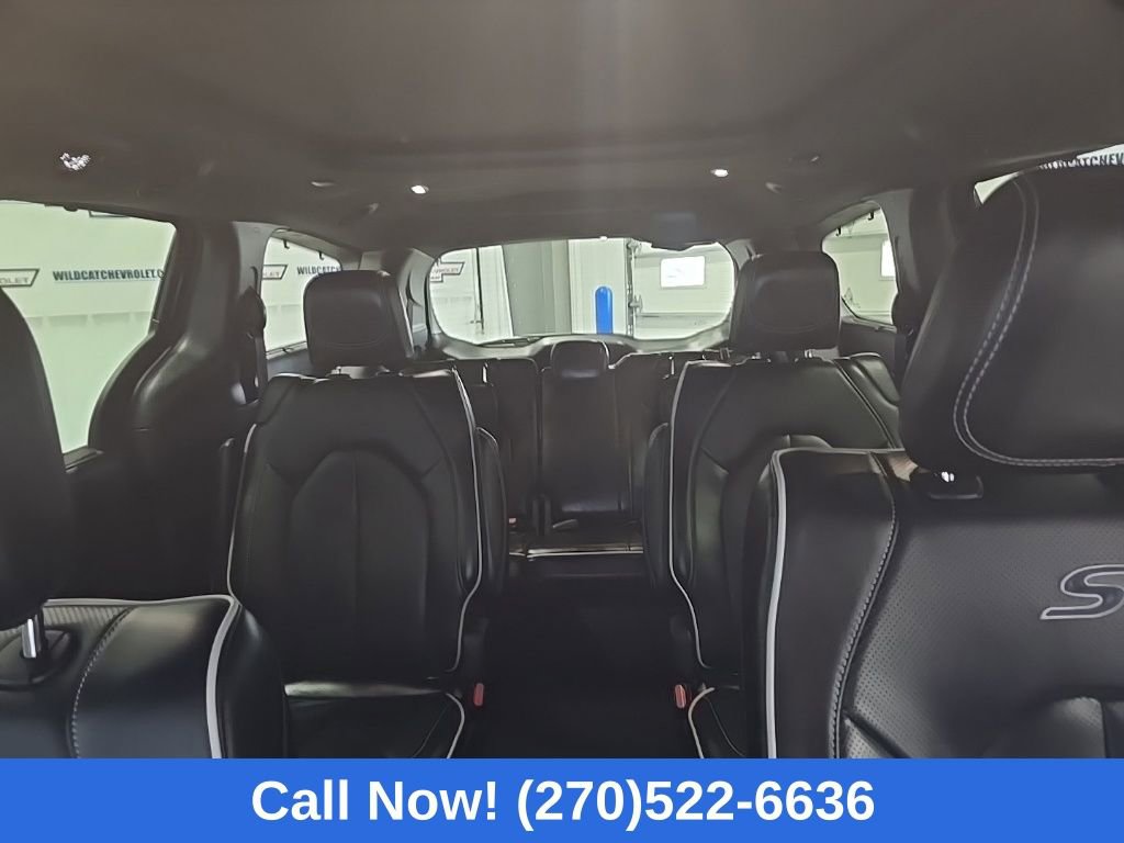 Used 2025 Chrysler Pacifica Limited image 16