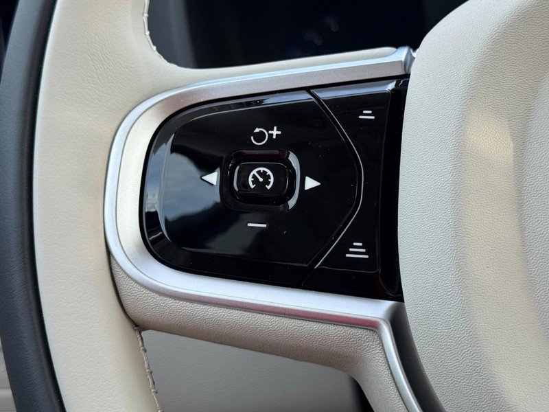 New 2026 Volvo XC60 T8 Ultra w/ Protection Package Premier image 11