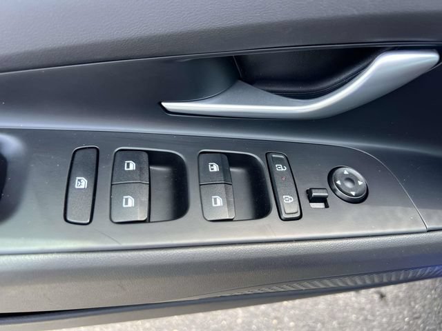 Certified 2025 Hyundai Elantra SE FWD image 17