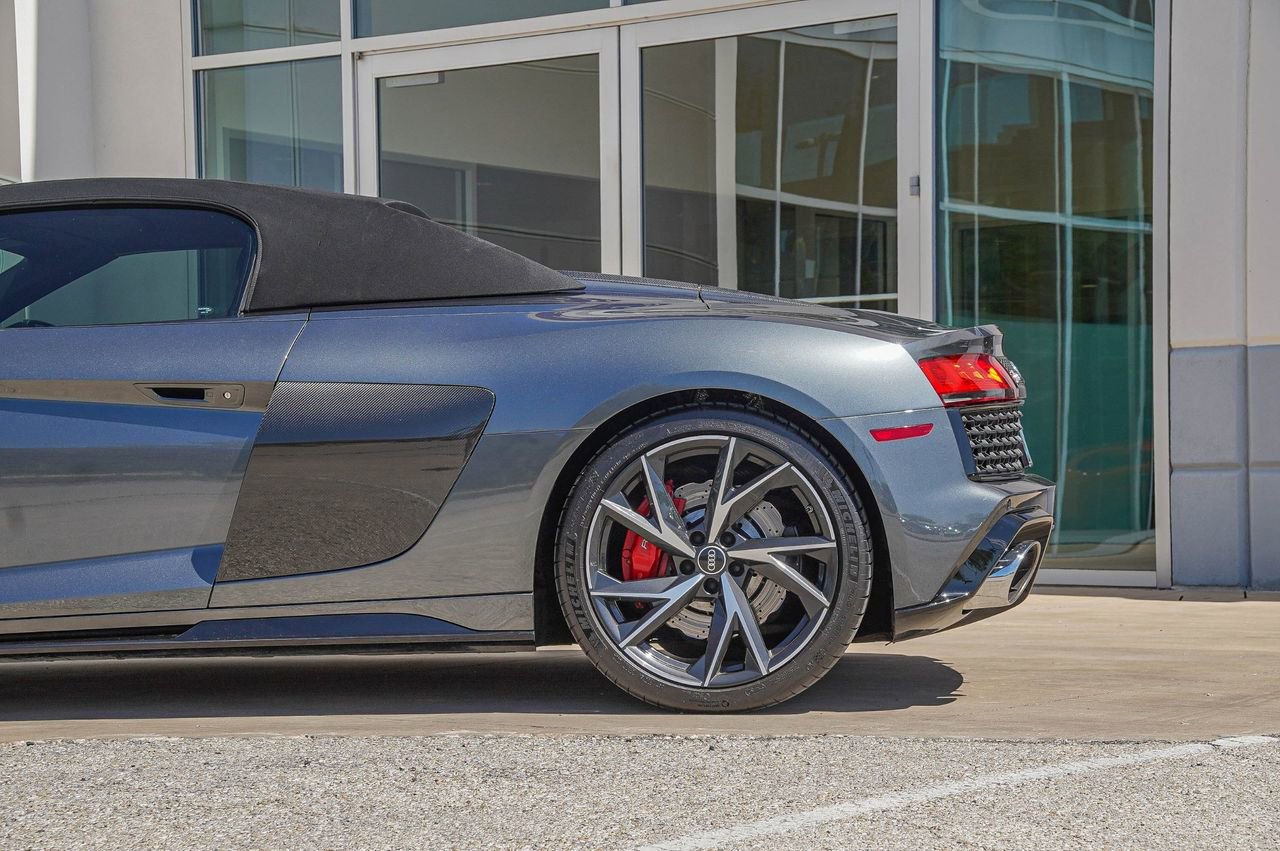 Used 2021 Audi R8 V10 w/ Premium Package image 16