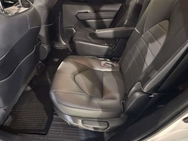 Used 2021 Toyota Highlander XLE AWD/4WD image 20