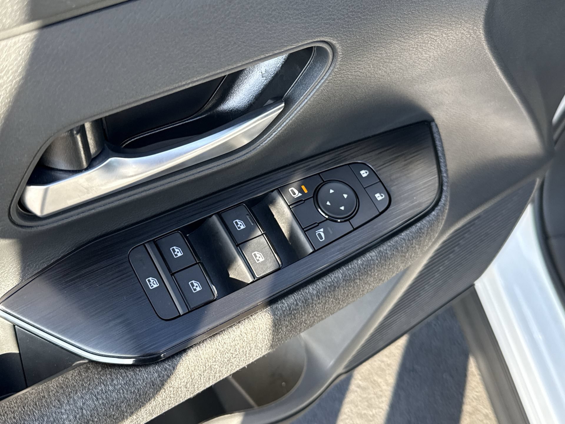 Used 2026 Nissan Kicks SV w/ Charging Package FWD image 15