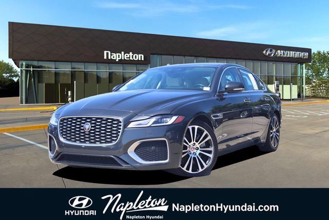 Used 2022 Jaguar XF SE RWD image 1