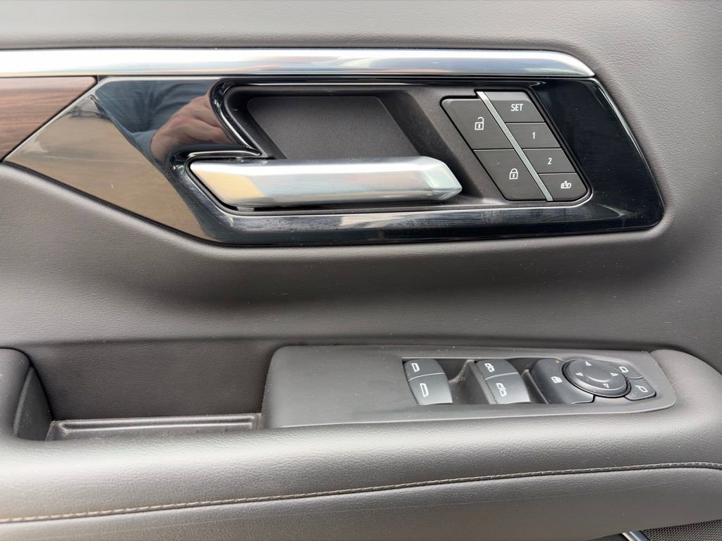 Used 2025 Chevrolet Tahoe Z71 image 16