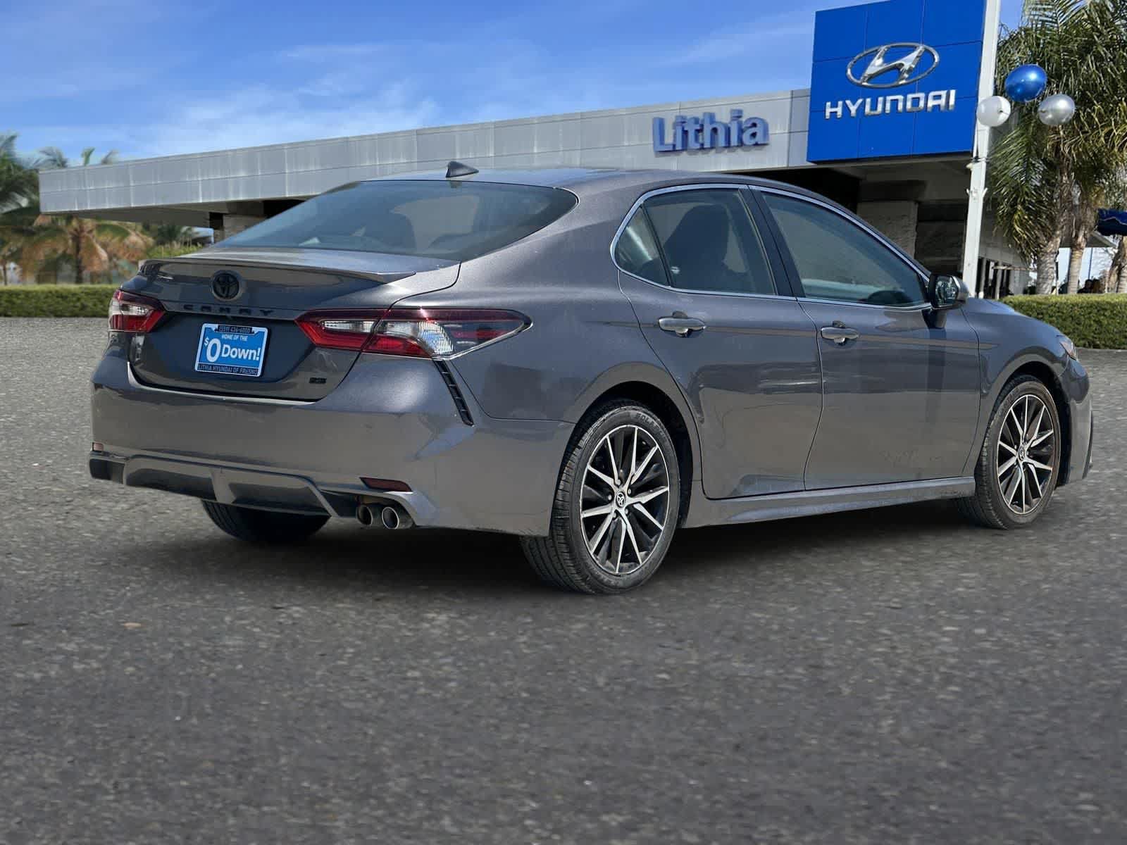 Used 2023 Toyota Camry SE FWD image 3