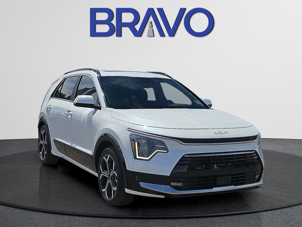 Used 2025 Kia Niro SX Touring image 2