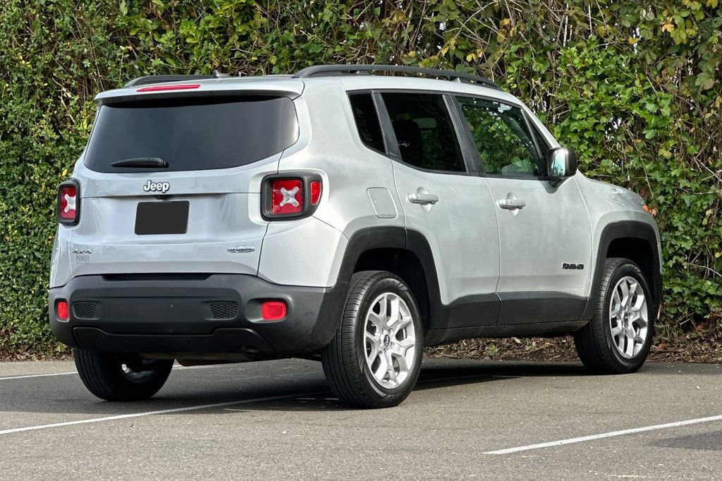 Used 2017 Jeep Renegade Latitude image 3