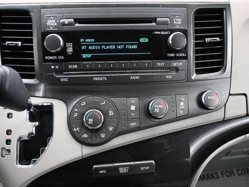 Used 2012 Toyota Sienna LE w/ Towing Pkg image 21
