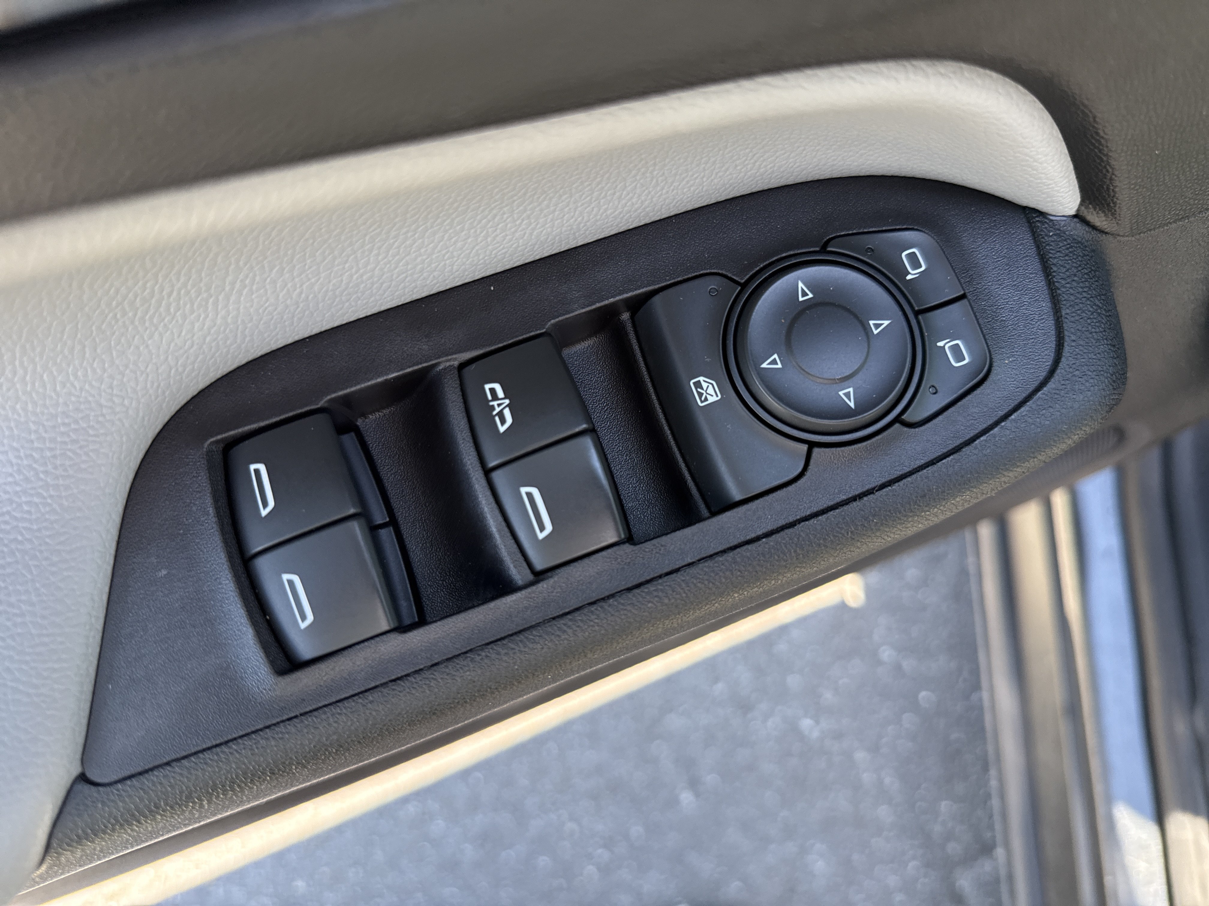 Used 2021 Chevrolet Equinox LS AWD/4WD image 16