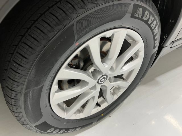 Used 2018 Nissan Rogue SV image 9