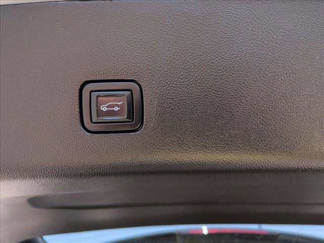 Used 2023 Chevrolet Traverse High Country FWD image 11