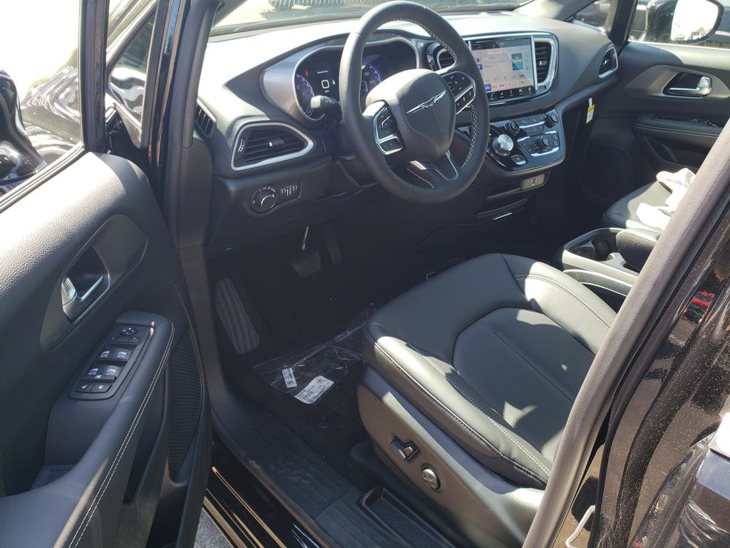 New 2026 Chrysler Voyager LX image 10