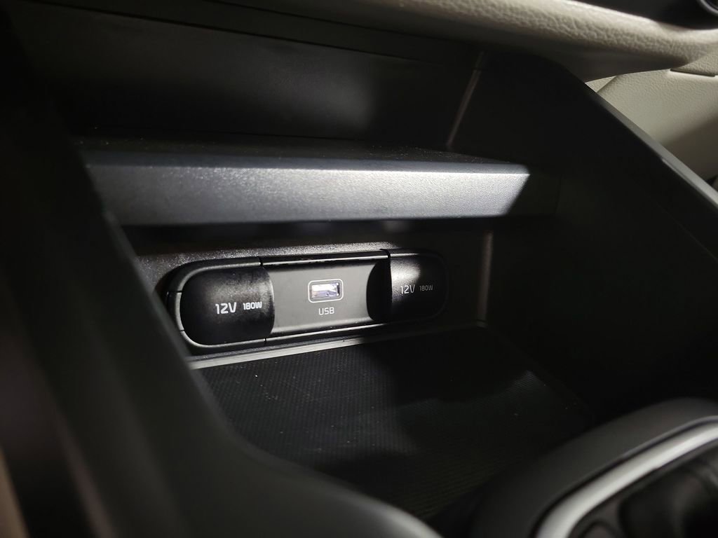 Used 2025 Kia Soul LX FWD image 15
