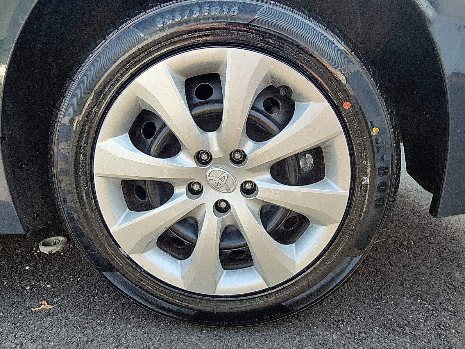 Used 2024 Toyota Corolla LE image 9