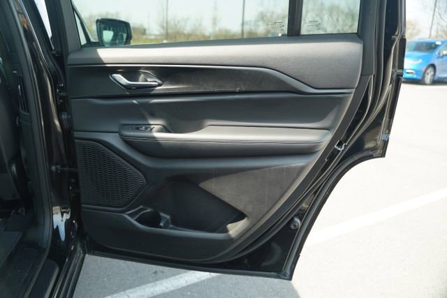 Used 2025 Jeep Grand Cherokee L Altitude image 24