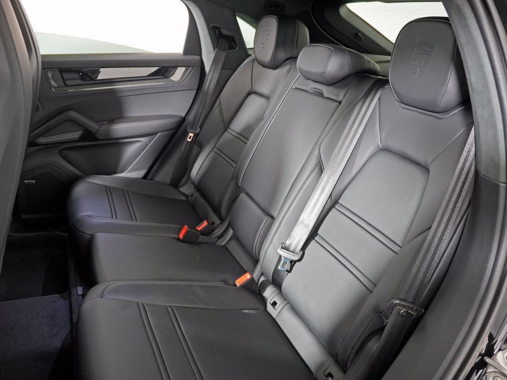 New 2027 Porsche Cayenne GTS AWD/4WD image 37