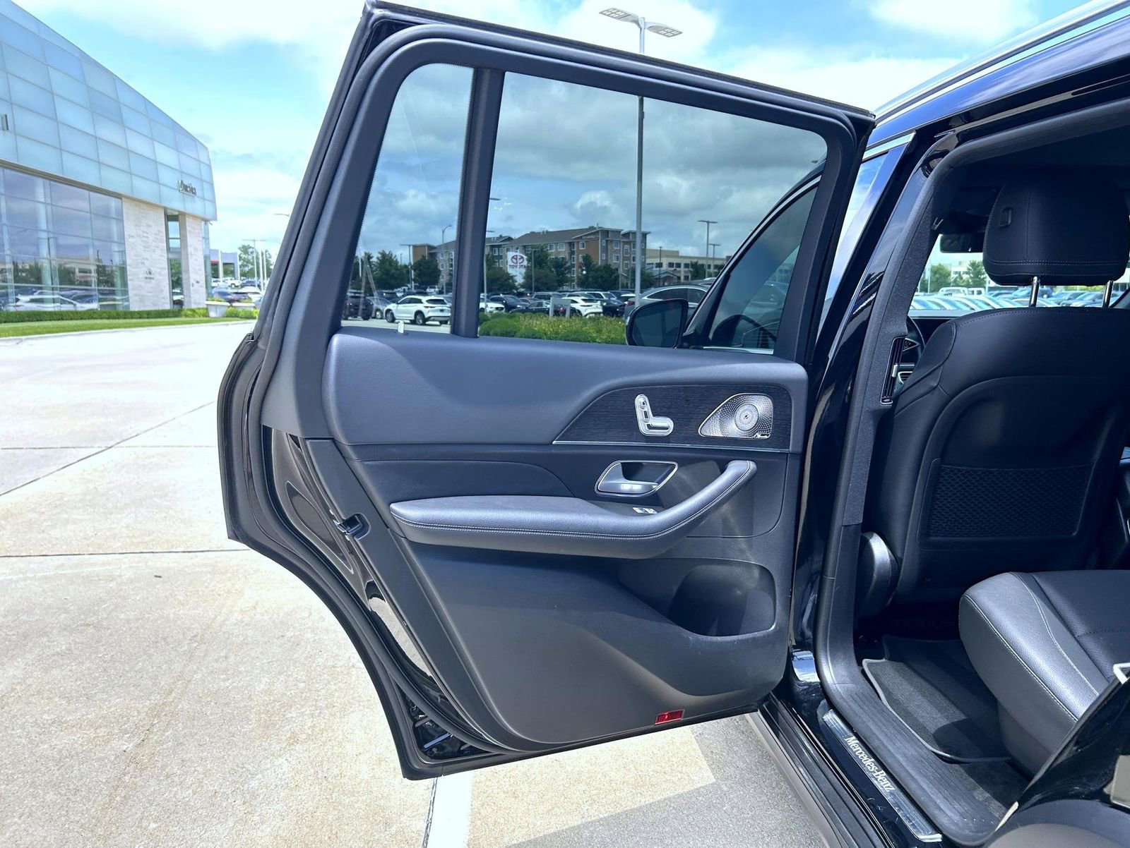 Used 2024 Mercedes-Benz GLS 450 4MATIC image 23