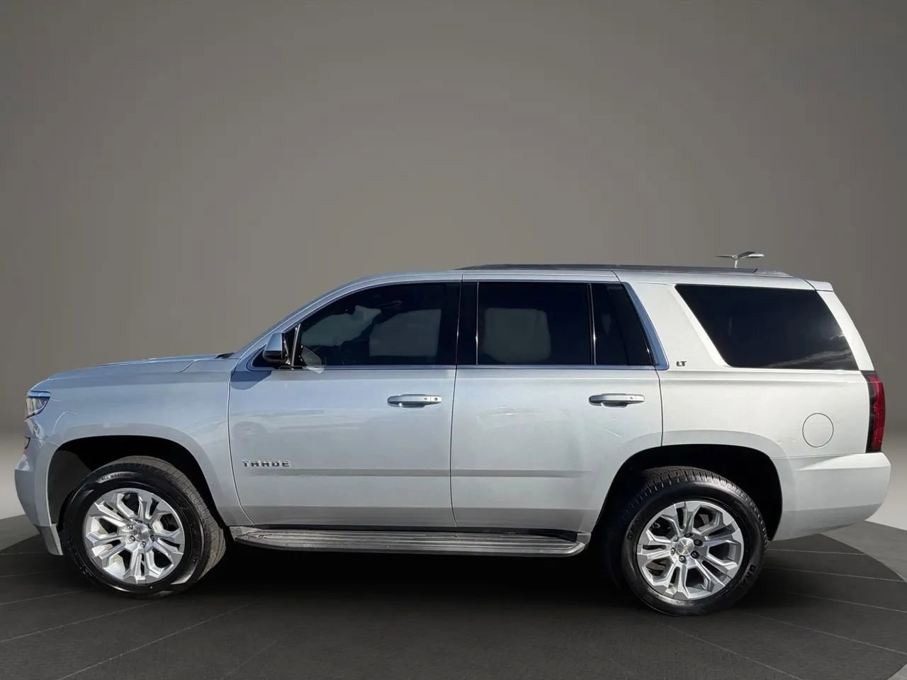Used 2017 Chevrolet Tahoe LT image 3