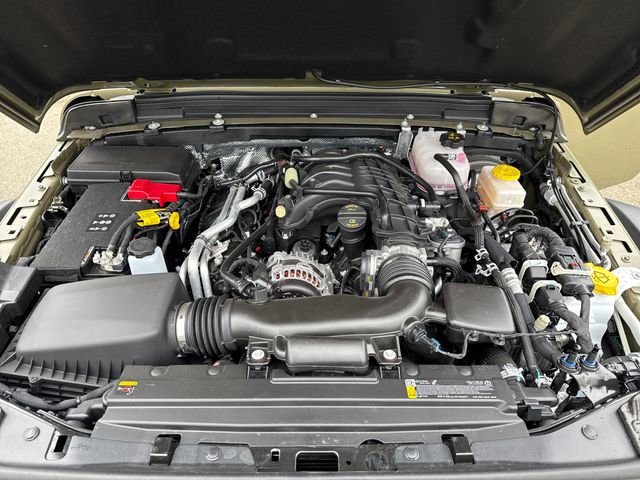 Used 2025 Jeep Wrangler Unlimited Rubicon w/ Technology Group image 29