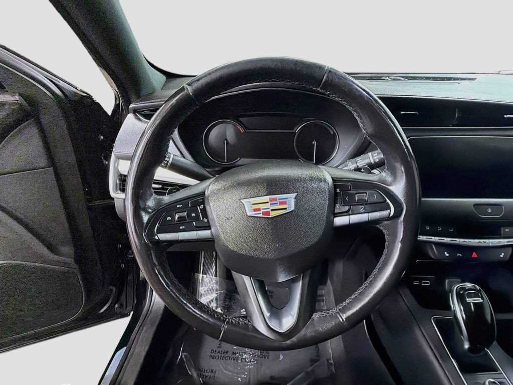 Used 2020 Cadillac XT4 Premium Luxury w/ Cold Weather Package AWD/4WD image 13