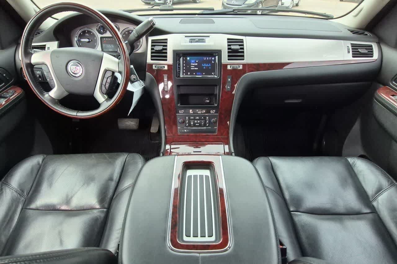 Used 2010 Cadillac Escalade Luxury AWD/4WD image 14