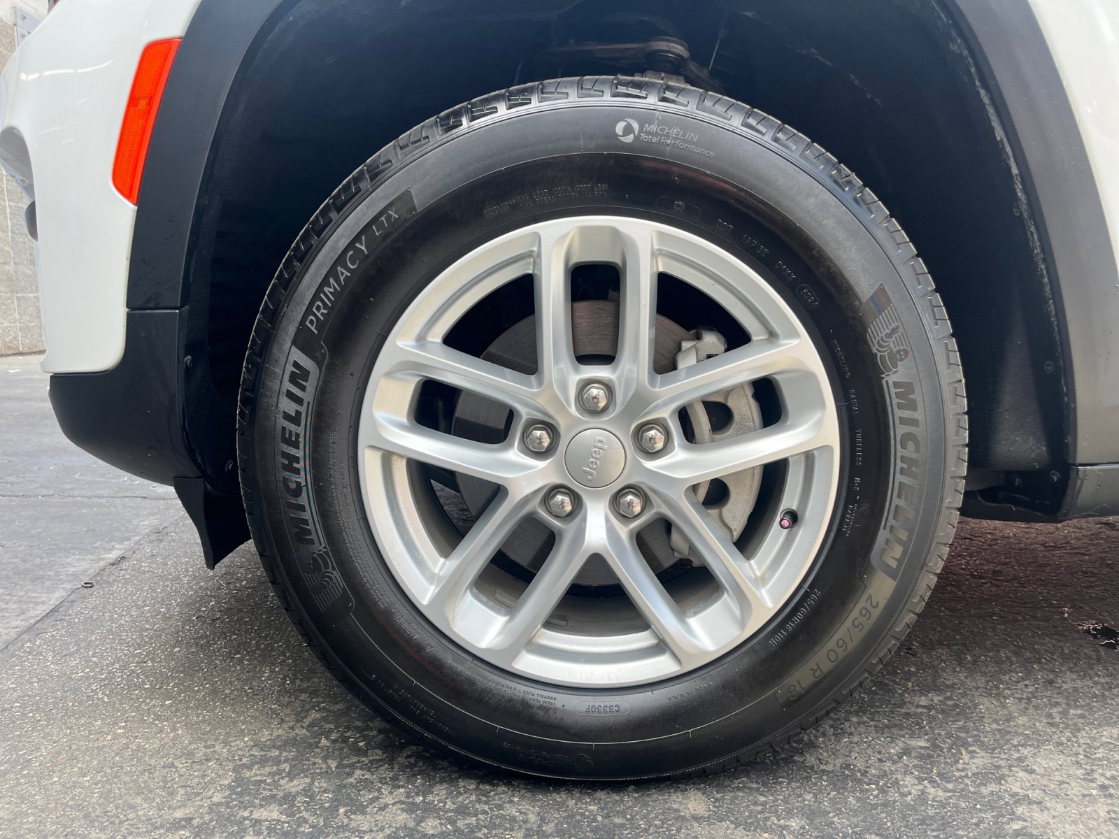 Used 2025 Jeep Grand Cherokee Laredo X w/ Trailer Tow Package AWD/4WD image 10