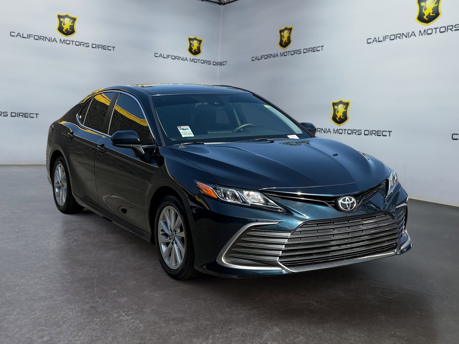 Used 2021 Toyota Camry LE image 7