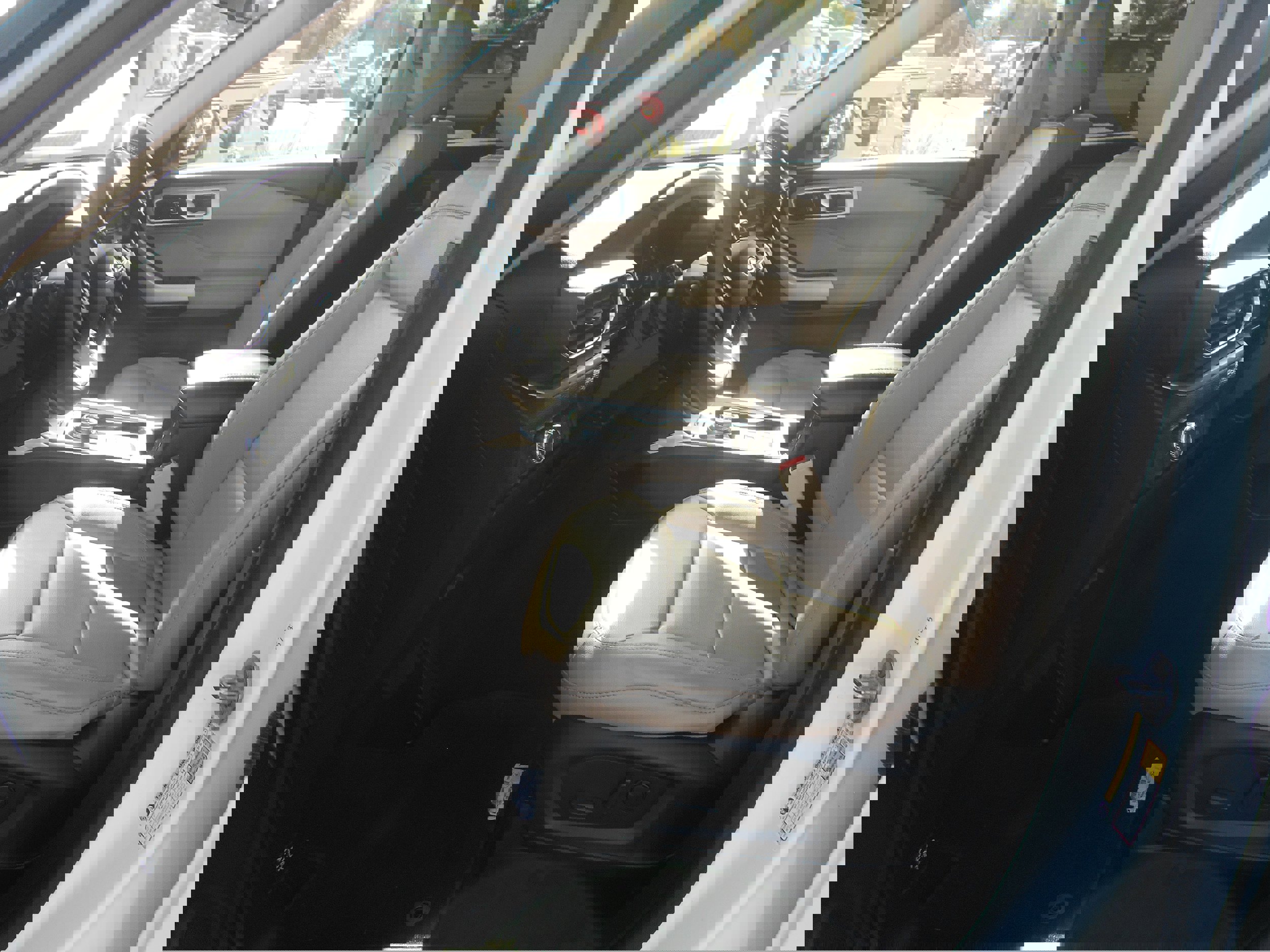 Used 2020 Ford Explorer XLT w/ Equipment Group 202A image 2