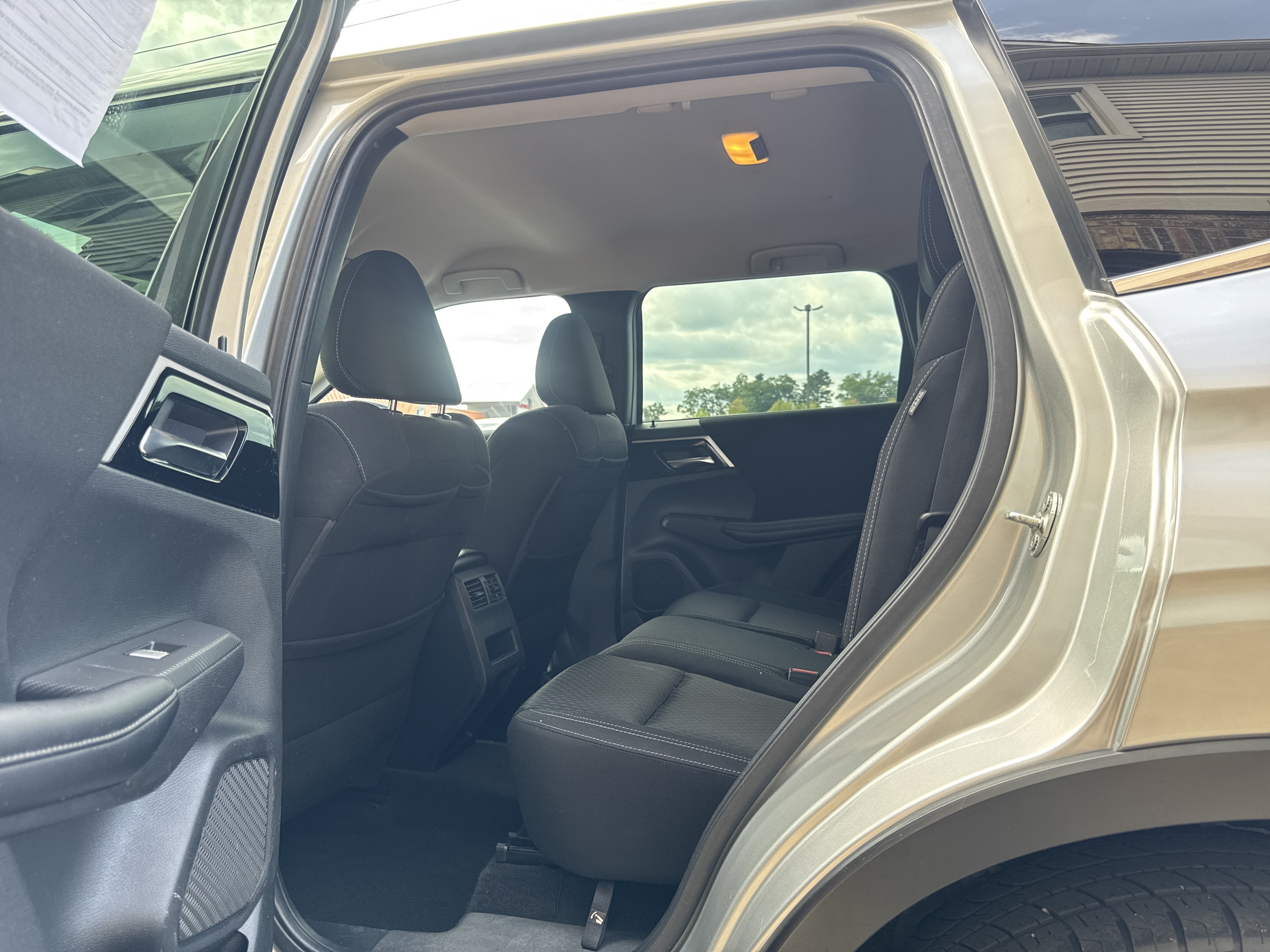 Used 2022 Mitsubishi Outlander ES AWD/4WD image 10