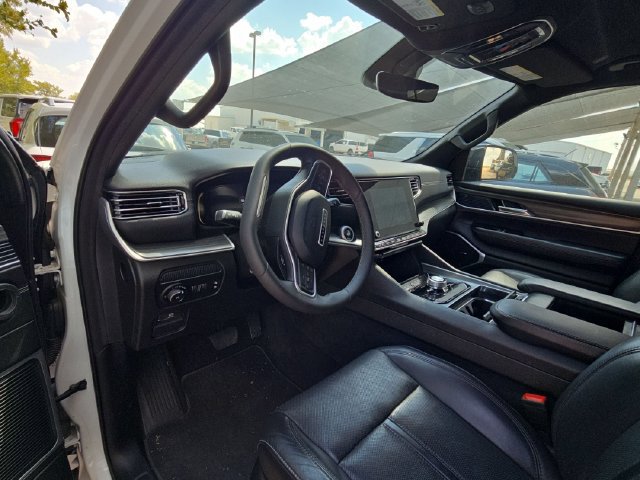 Used 2024 Jeep Wagoneer L Series II RWD image 5