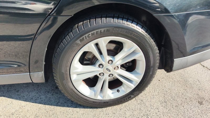 Used 2014 Ford Taurus SEL w/ Equipment Group 201A FWD image 19