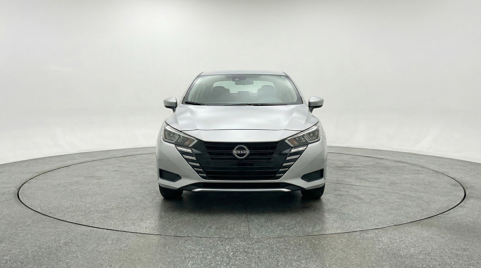 Used 2025 Nissan Versa SV image 2