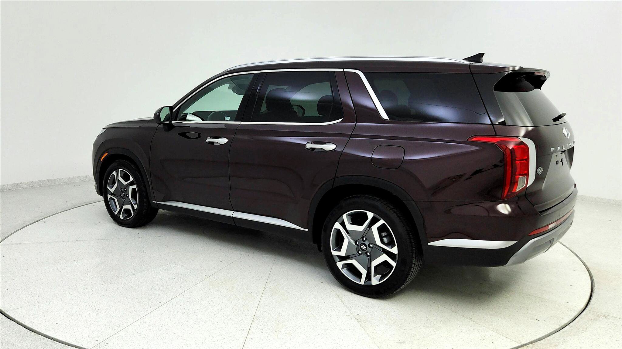 Used 2024 Hyundai Palisade SEL image 2