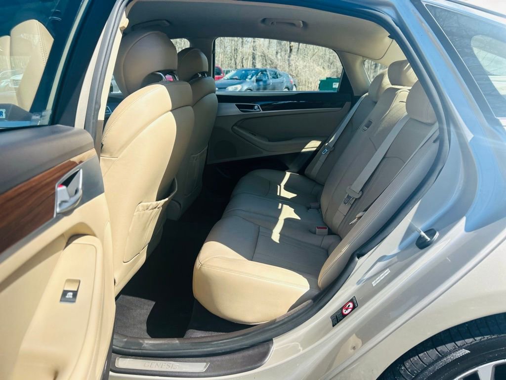Used 2015 Hyundai Genesis 3.8 image 20