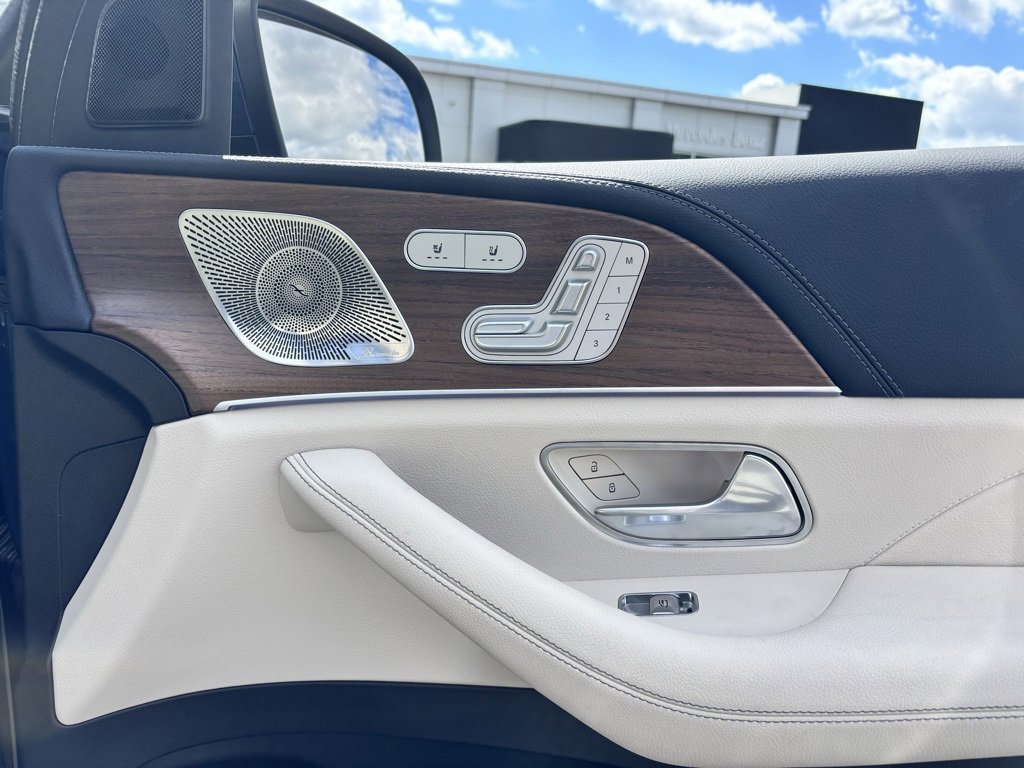Used 2025 Mercedes-Benz GLS 580 4MATIC image 20