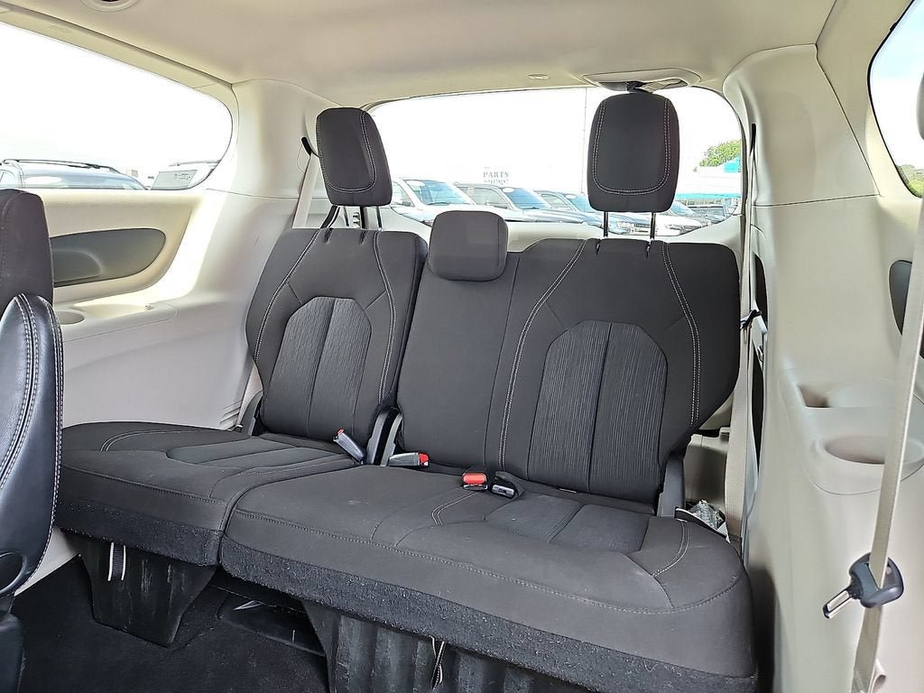 Used 2023 Chrysler Voyager LX FWD image 11