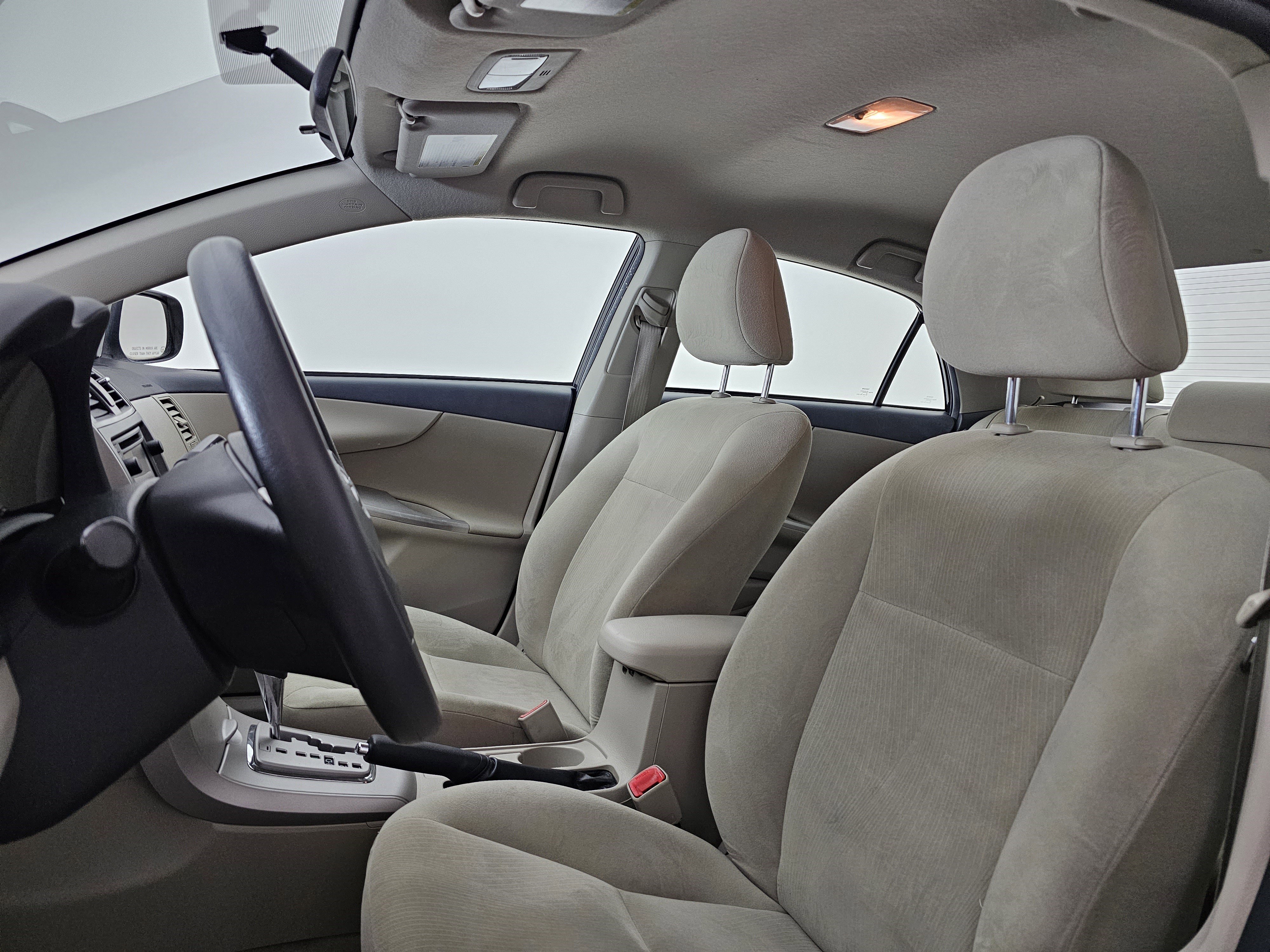 Used 2013 Toyota Corolla LE image 9